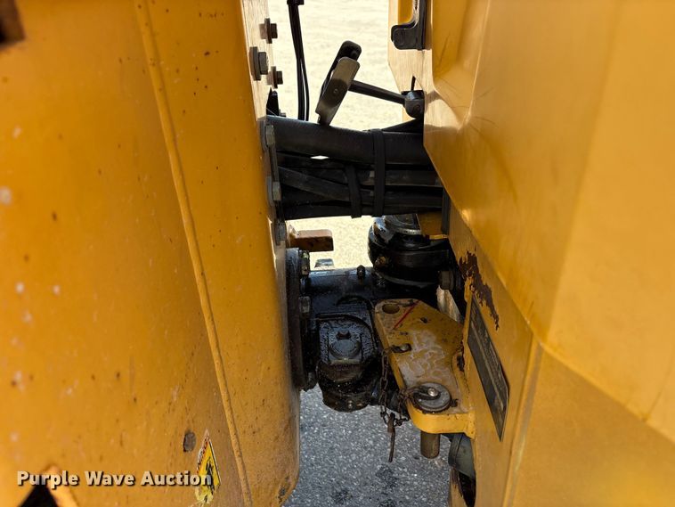 image for item FK1411 2008 Caterpillar CB24 double drum roller