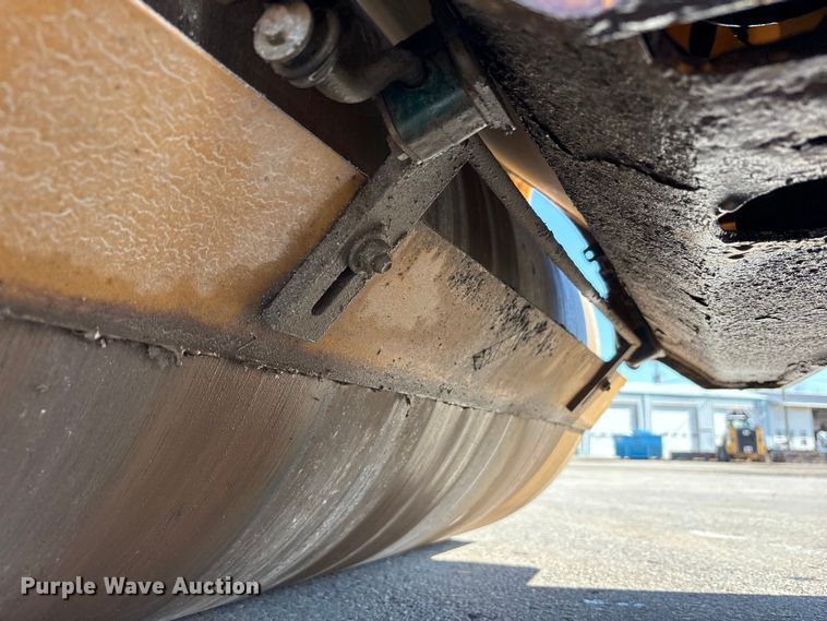 image for item FK1411 2008 Caterpillar CB24 double drum roller