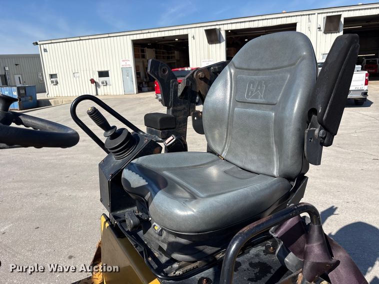 image for item FK1411 2008 Caterpillar CB24 double drum roller