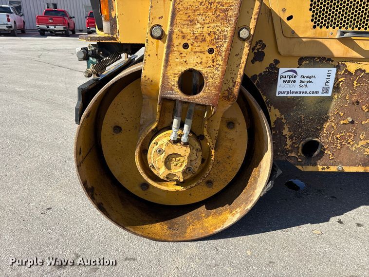 image for item FK1411 2008 Caterpillar CB24 double drum roller