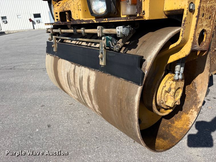 image for item FK1411 2008 Caterpillar CB24 double drum roller