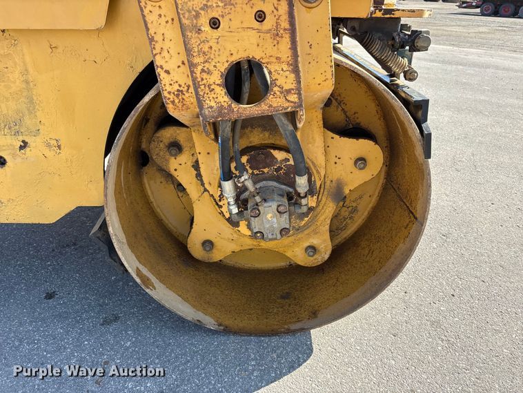 image for item FK1411 2008 Caterpillar CB24 double drum roller