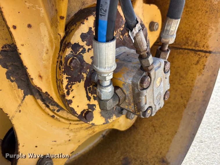 image for item FK1411 2008 Caterpillar CB24 double drum roller