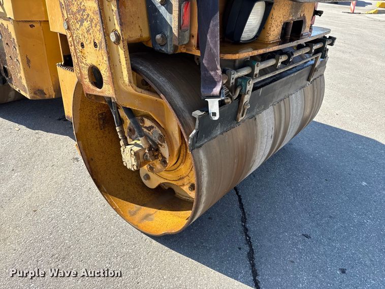 image for item FK1411 2008 Caterpillar CB24 double drum roller