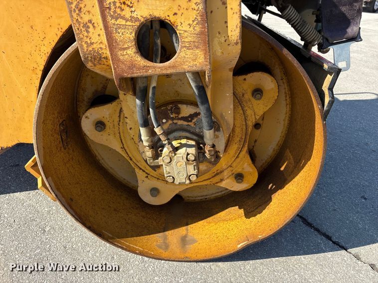image for item FK1411 2008 Caterpillar CB24 double drum roller