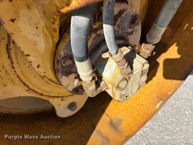 image for item FK1411 2008 Caterpillar CB24 double drum roller