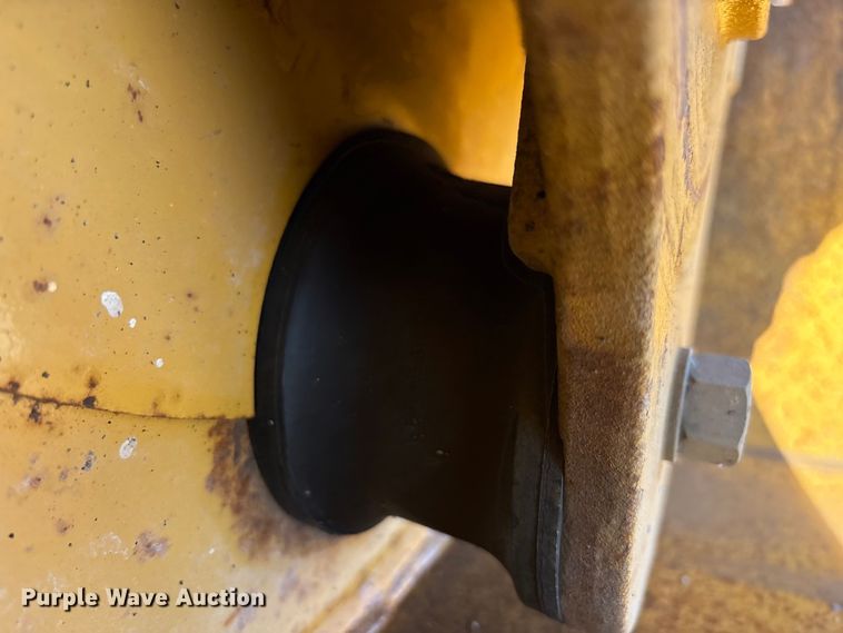 image for item FK1411 2008 Caterpillar CB24 double drum roller