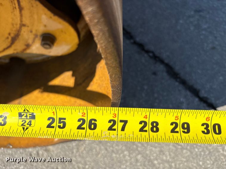 image for item FK1411 2008 Caterpillar CB24 double drum roller