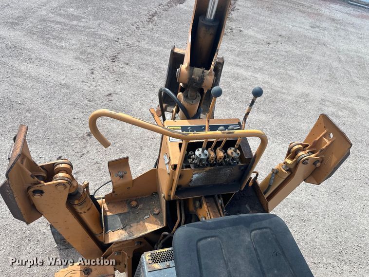 image for item FM7516 1999 Case 660 trencher
