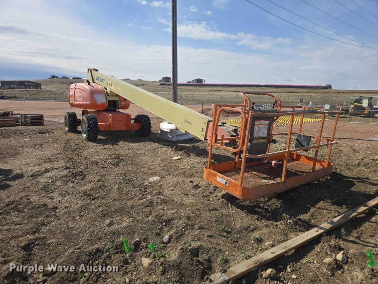 image for item FM7517 2005 JLG 800S boom lift