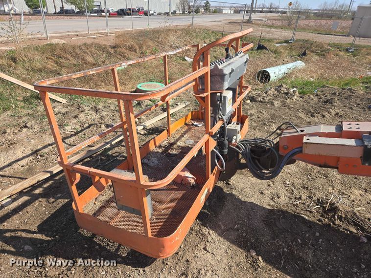 image for item FM7517 2005 JLG 800S boom lift