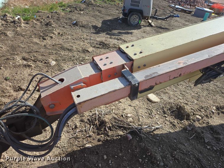 image for item FM7517 2005 JLG 800S boom lift