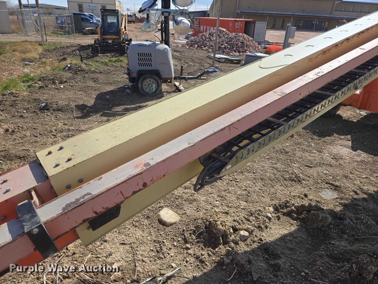 image for item FM7517 2005 JLG 800S boom lift