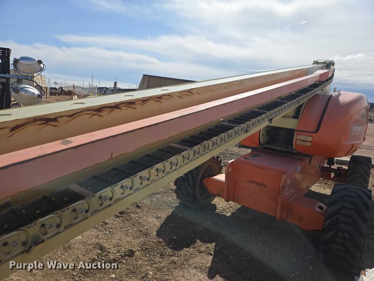 image for item FM7517 2005 JLG 800S boom lift
