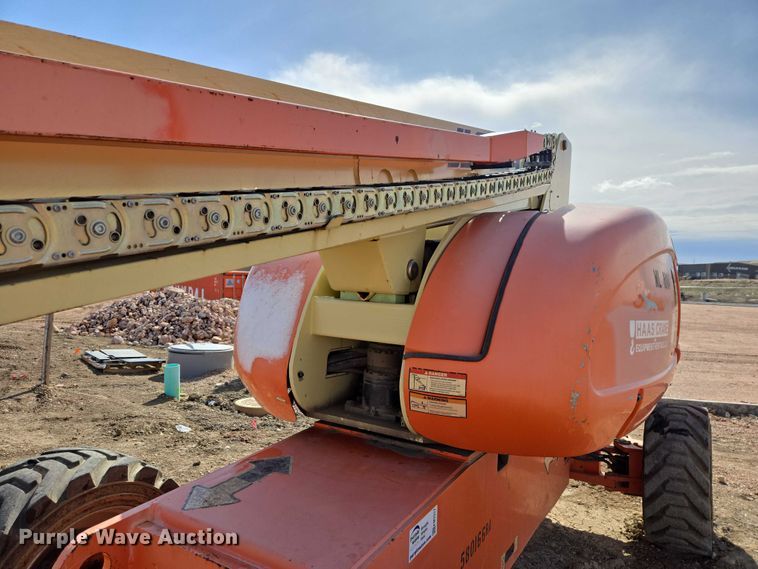 image for item FM7517 2005 JLG 800S boom lift
