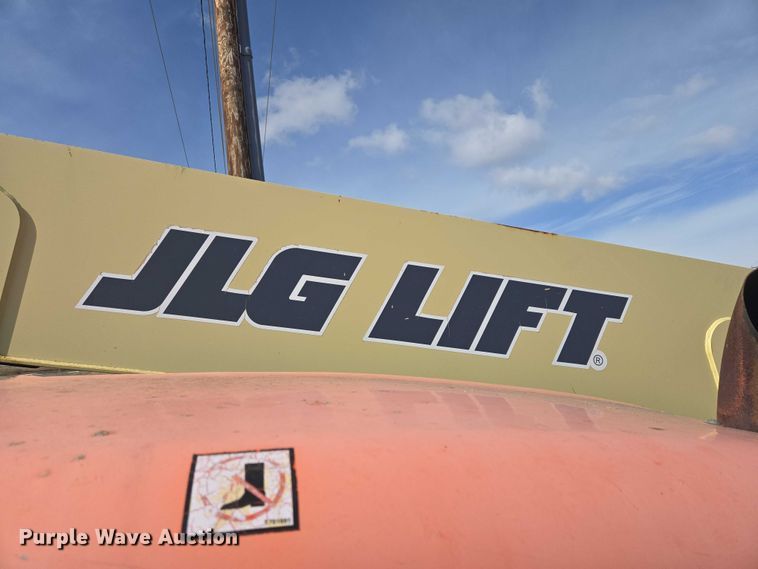 image for item FM7517 2005 JLG 800S boom lift