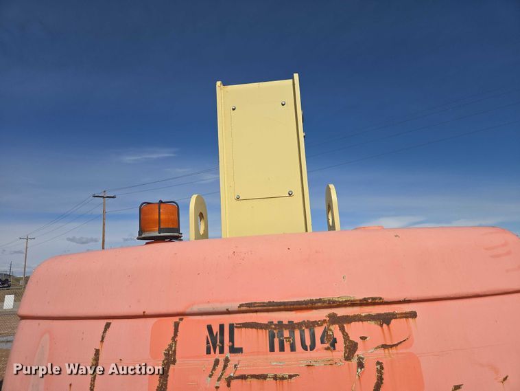 image for item FM7517 2005 JLG 800S boom lift