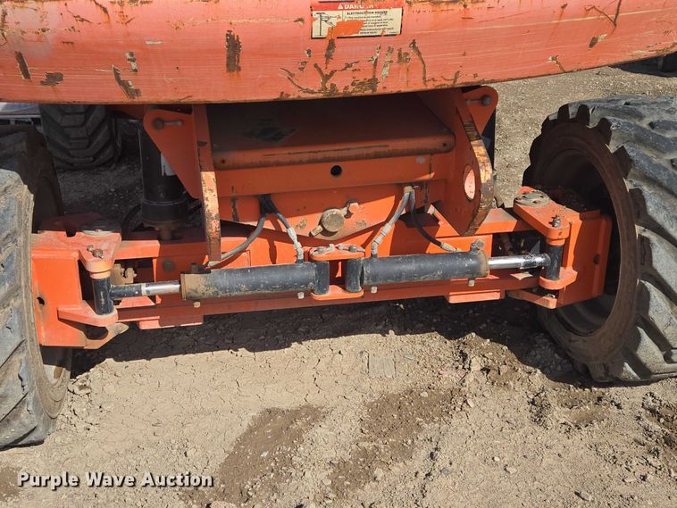 image for item FM7517 2005 JLG 800S boom lift