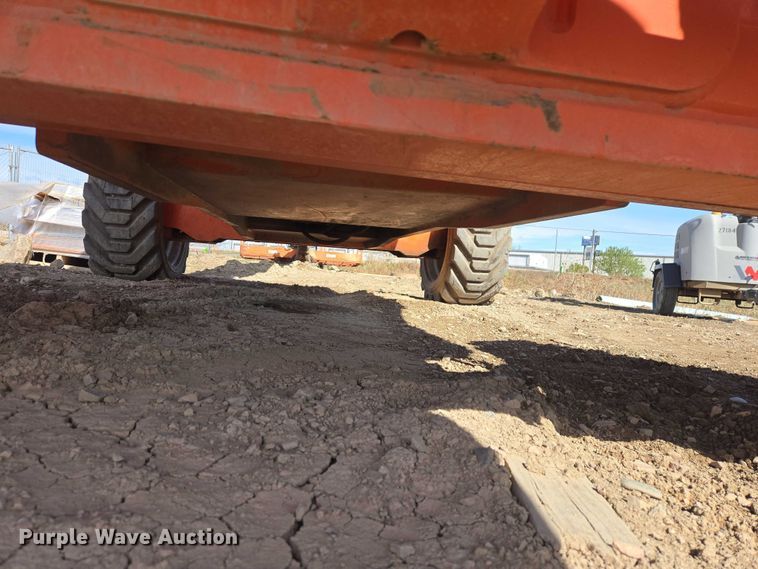 image for item FM7517 2005 JLG 800S boom lift