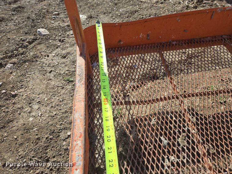 image for item FM7517 2005 JLG 800S boom lift