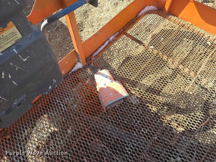 image for item FM7517 2005 JLG 800S boom lift