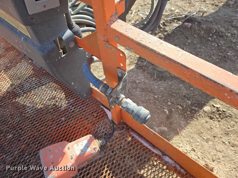 image for item FM7517 2005 JLG 800S boom lift