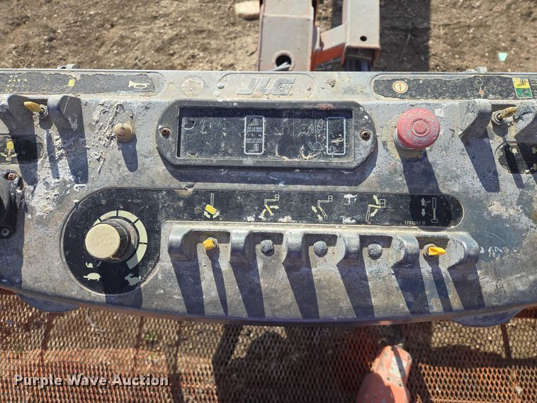 image for item FM7517 2005 JLG 800S boom lift