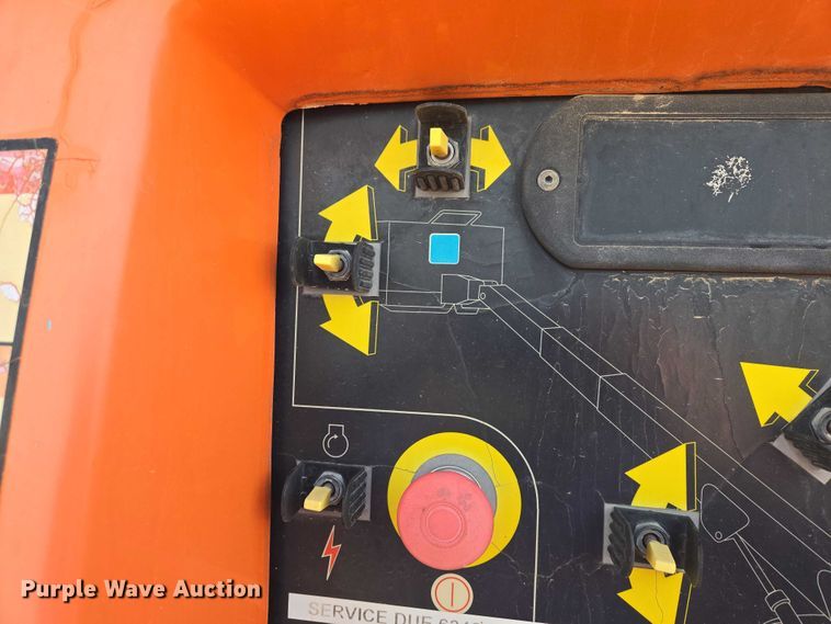 image for item FM7517 2005 JLG 800S boom lift