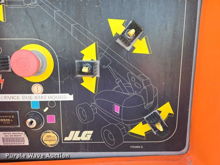 image for item FM7517 2005 JLG 800S boom lift