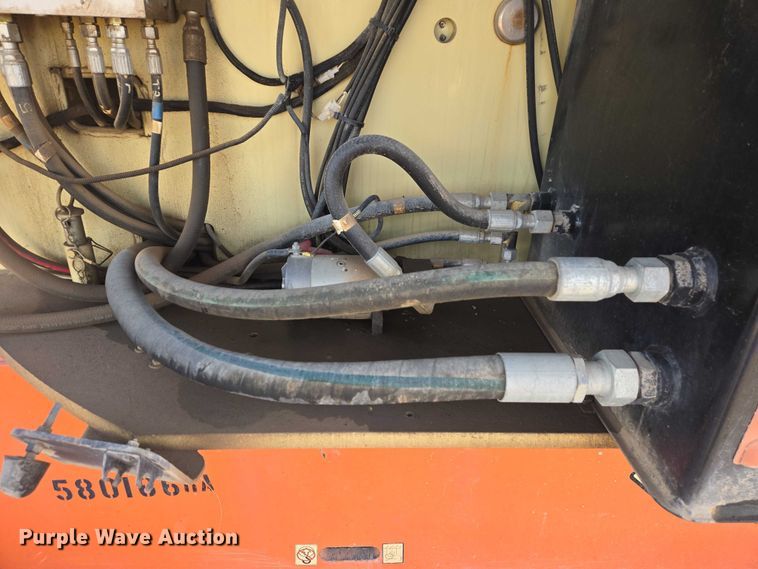 image for item FM7517 2005 JLG 800S boom lift