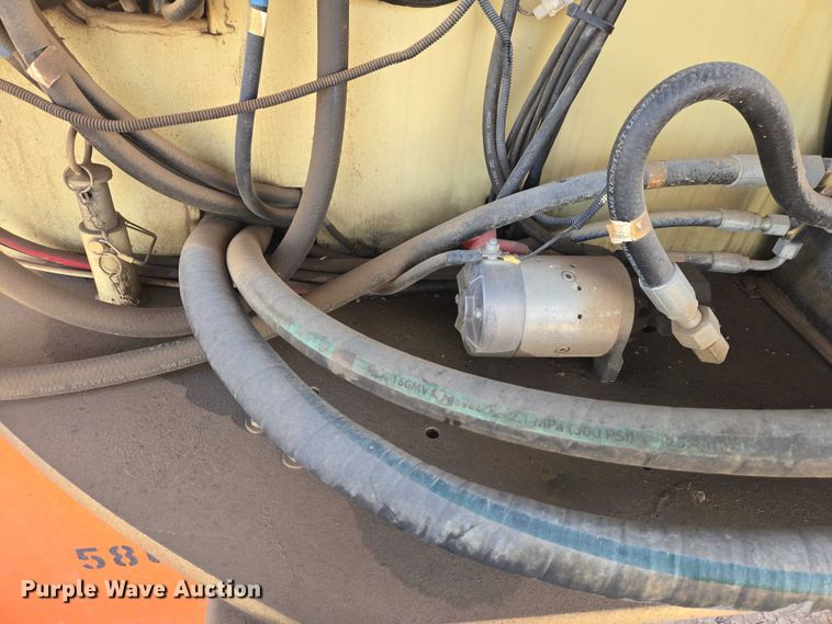 image for item FM7517 2005 JLG 800S boom lift