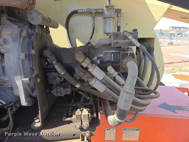 image for item FM7517 2005 JLG 800S boom lift