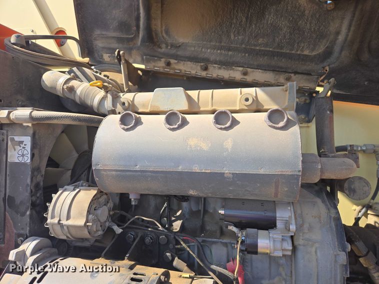 image for item FM7517 2005 JLG 800S boom lift