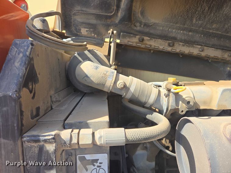 image for item FM7517 2005 JLG 800S boom lift