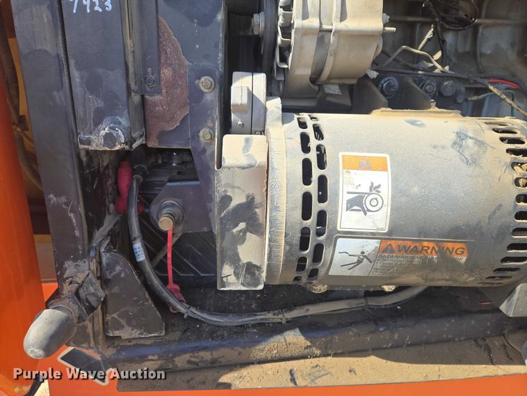 image for item FM7517 2005 JLG 800S boom lift