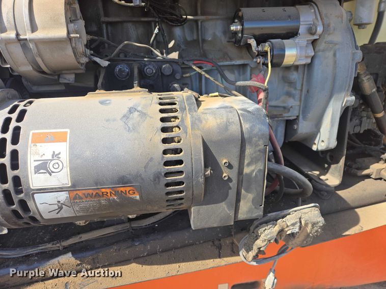 image for item FM7517 2005 JLG 800S boom lift