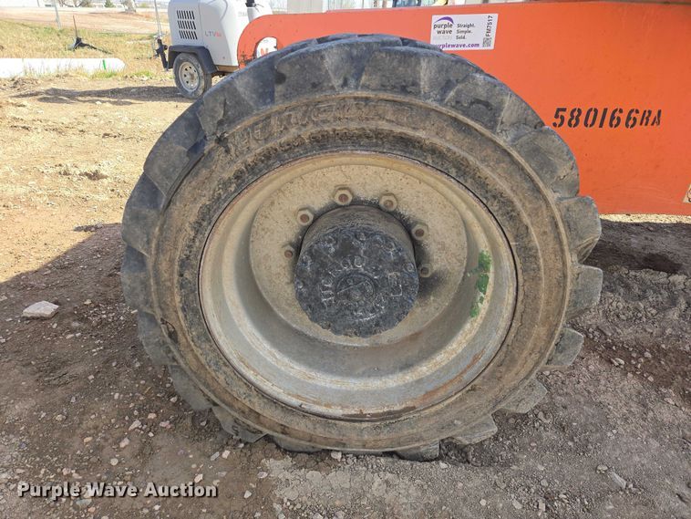 image for item FM7517 2005 JLG 800S boom lift