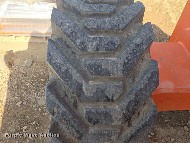 image for item FM7517 2005 JLG 800S boom lift