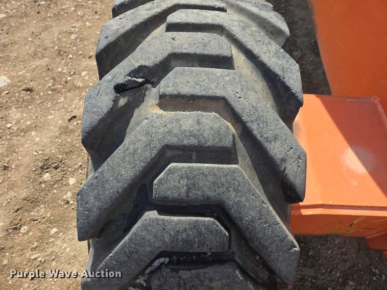 image for item FM7517 2005 JLG 800S boom lift