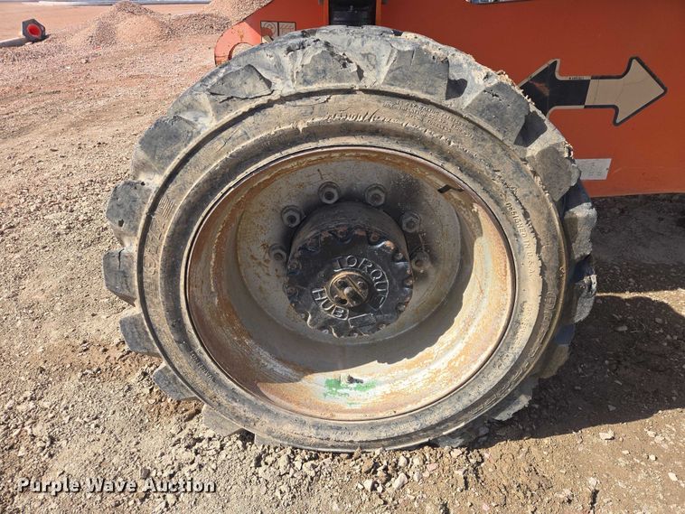 image for item FM7517 2005 JLG 800S boom lift