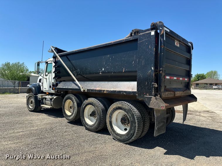 image for item FM7519 2007 Mack CV713 dump truck