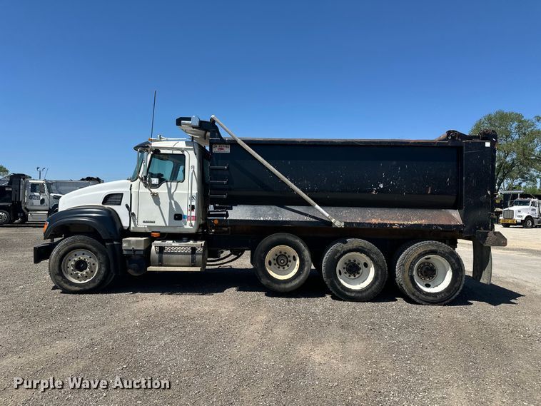 image for item FM7519 2007 Mack CV713 dump truck