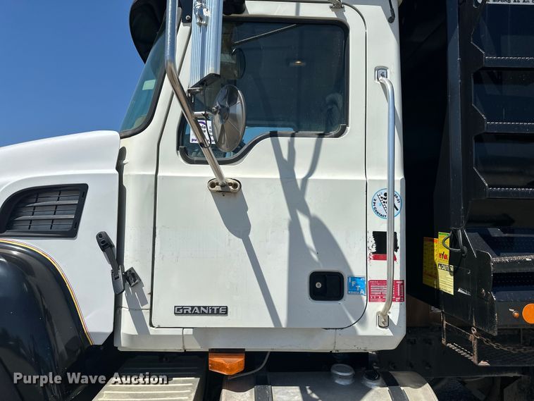 image for item FM7519 2007 Mack CV713 dump truck