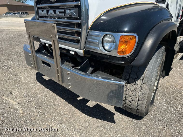 image for item FM7519 2007 Mack CV713 dump truck