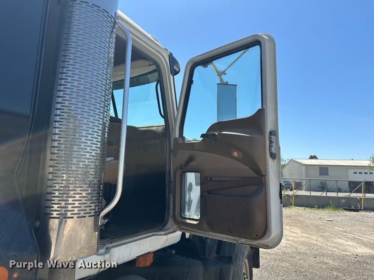 image for item FM7519 2007 Mack CV713 dump truck