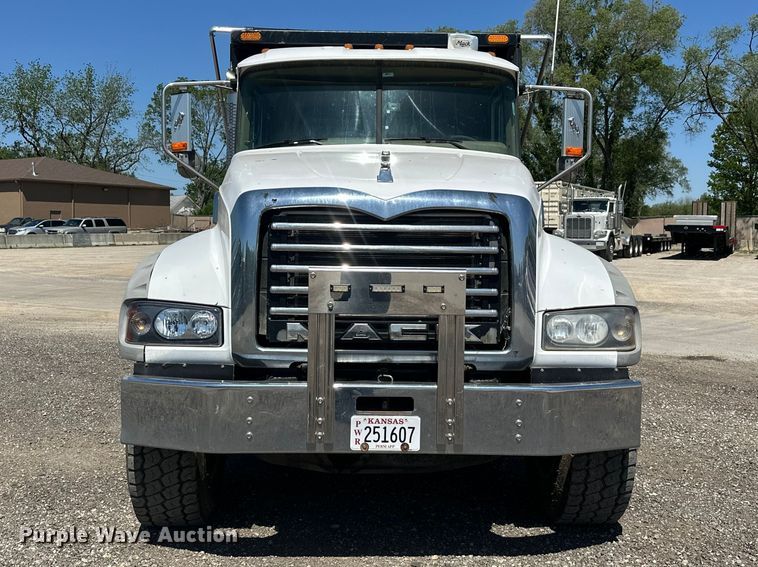 image for item FM7520 2014 Mack GU713 dump truck
