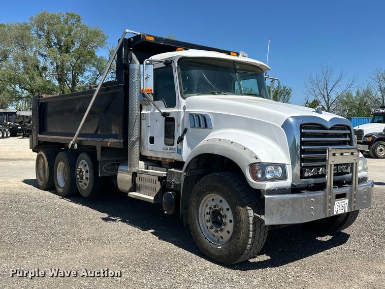 image for item FM7520 2014 Mack GU713 dump truck