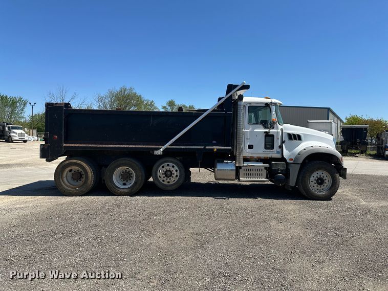 image for item FM7520 2014 Mack GU713 dump truck
