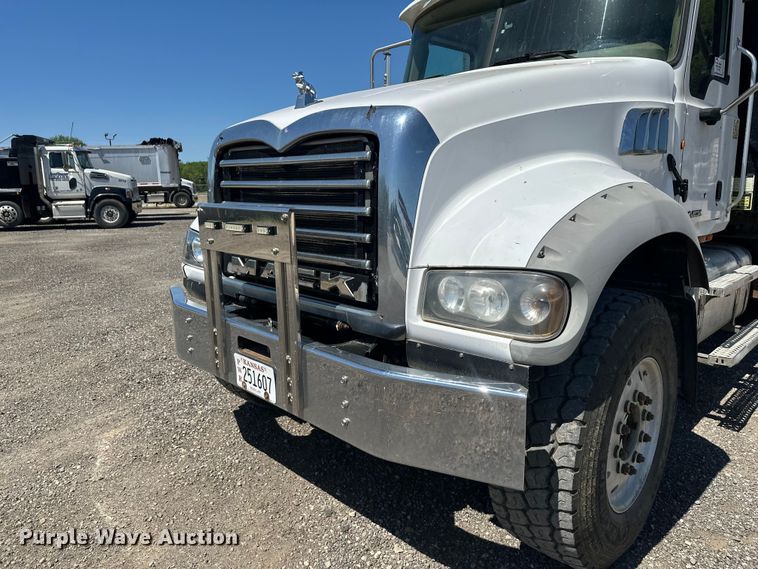 image for item FM7520 2014 Mack GU713 dump truck