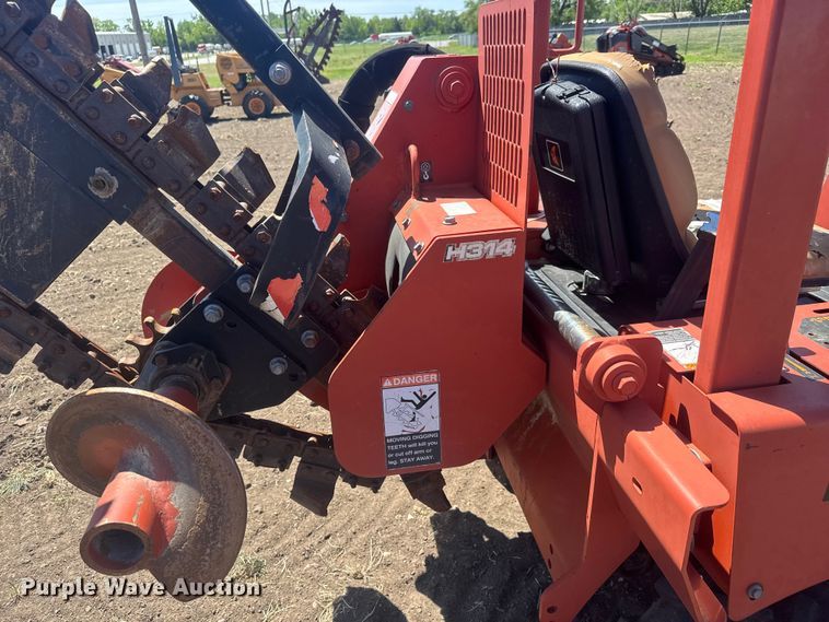 image for item MX9111 2008 Ditch Witch RT40 trencher